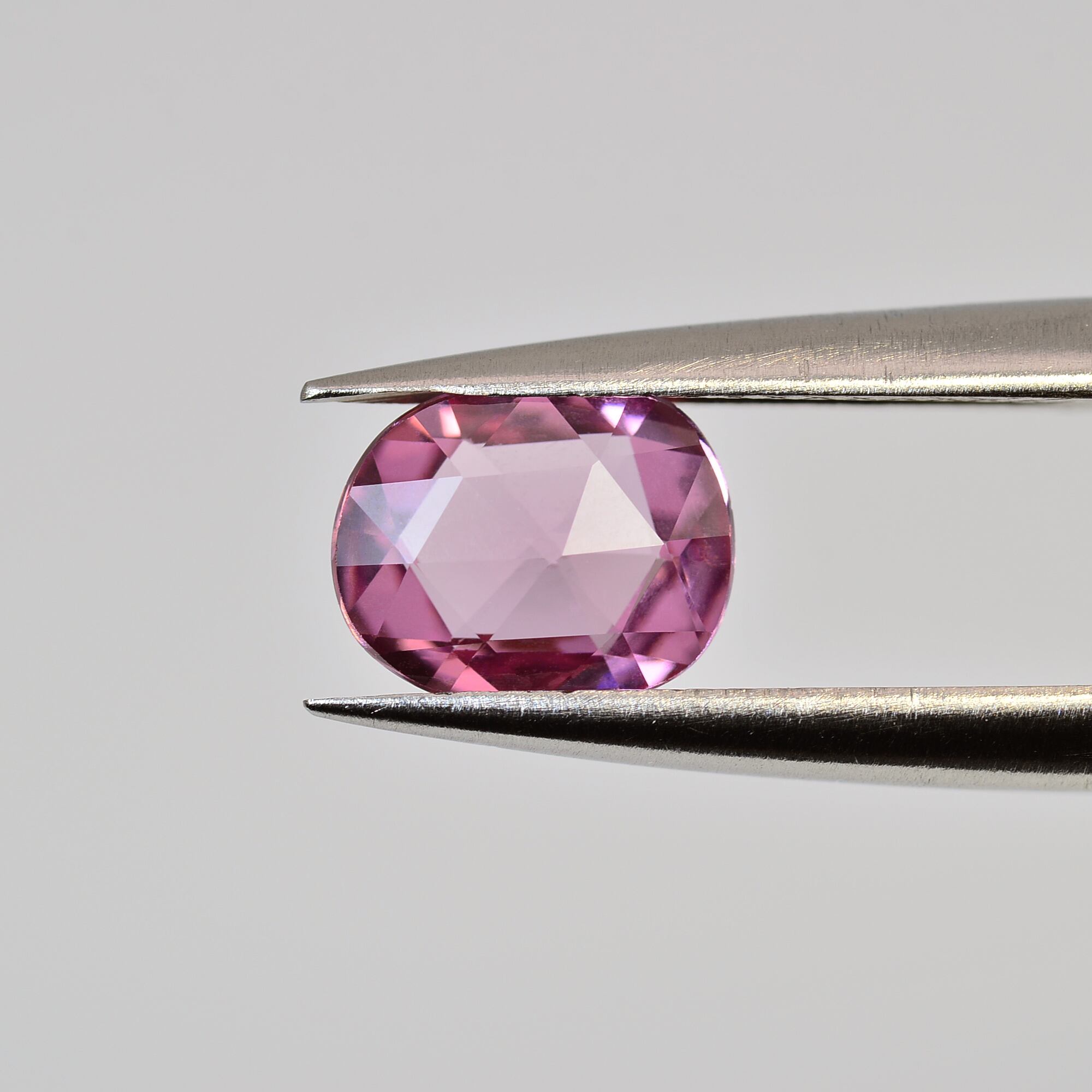 ファンシーペアカットオレンジピンクスピネル宝石。「GIL認定」