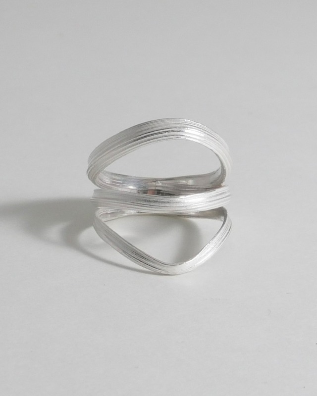Form Ring 03