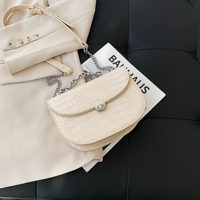 新しい小さなバッグ女性バッグ2020新しい波のファッションワイルドチェーンメッセンジャーバッグinsネット赤いショルダーサドルバッグ Tiancai_Wing_Bag7644975