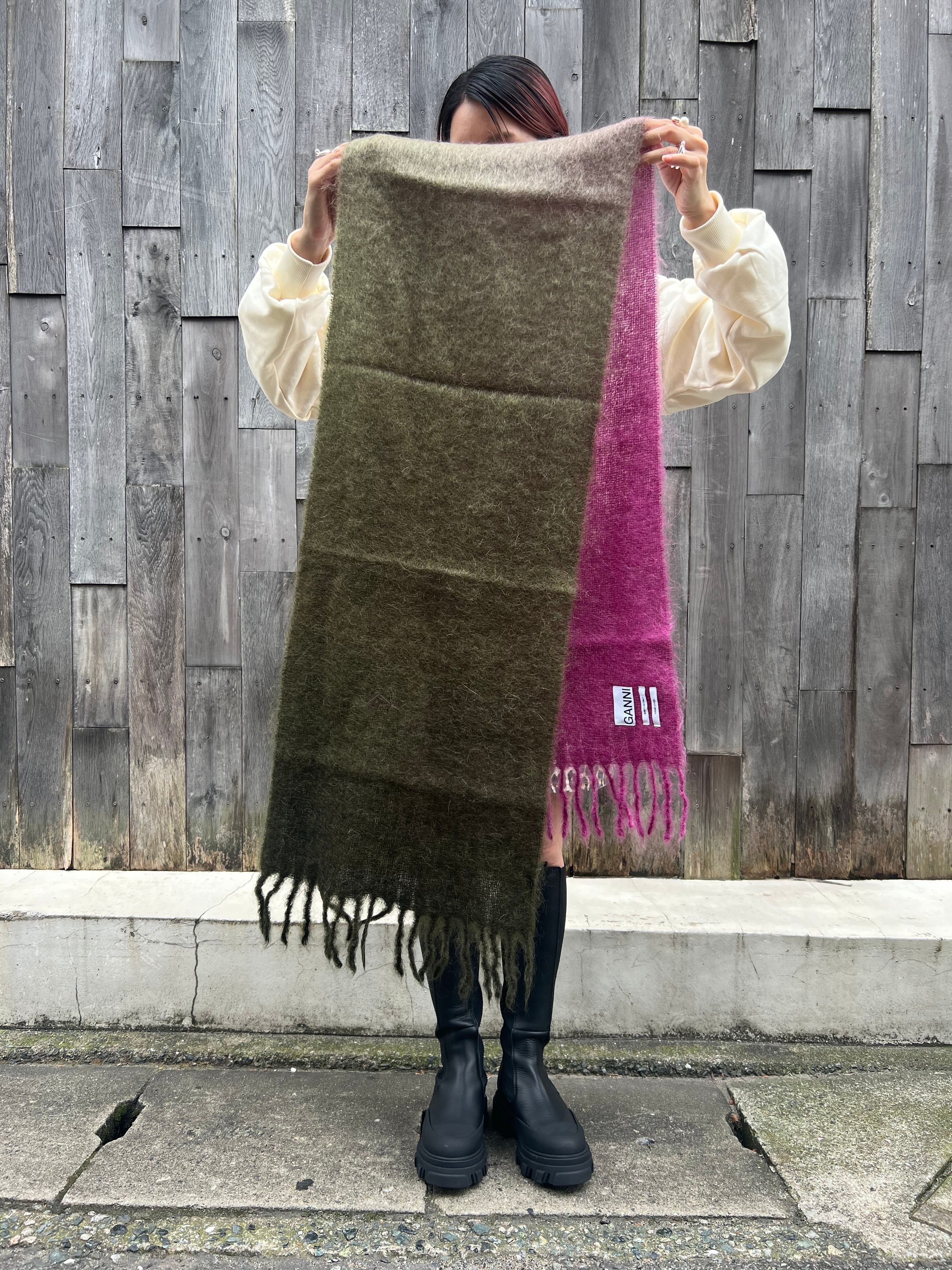 【22AW】GANNI ガニー / Mohair Gradient Fringed Scarf | TRENT