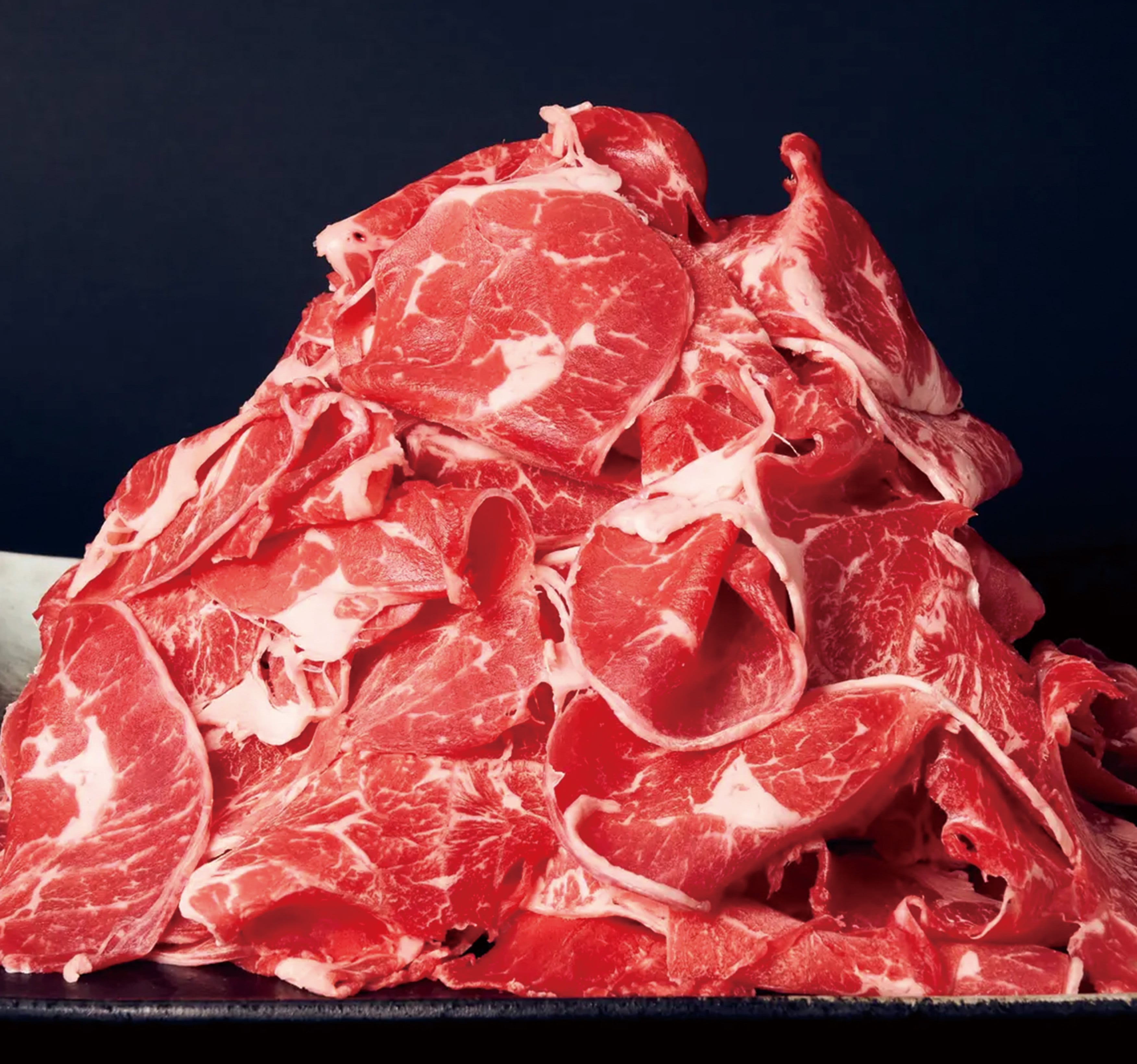 《送料無料》すねスライス 1kg 煮てもよし、炙ってもよし、炒めてもよし!和牛オリンピック日本一の農場からお届け