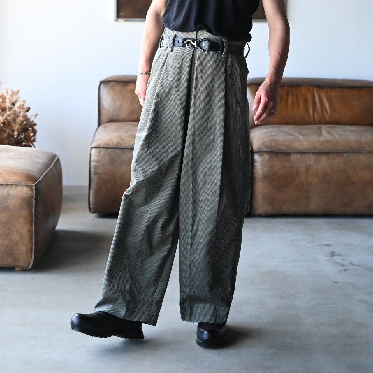 LEH(レー)コーデュロイラップワイドスラックスコーディネート②