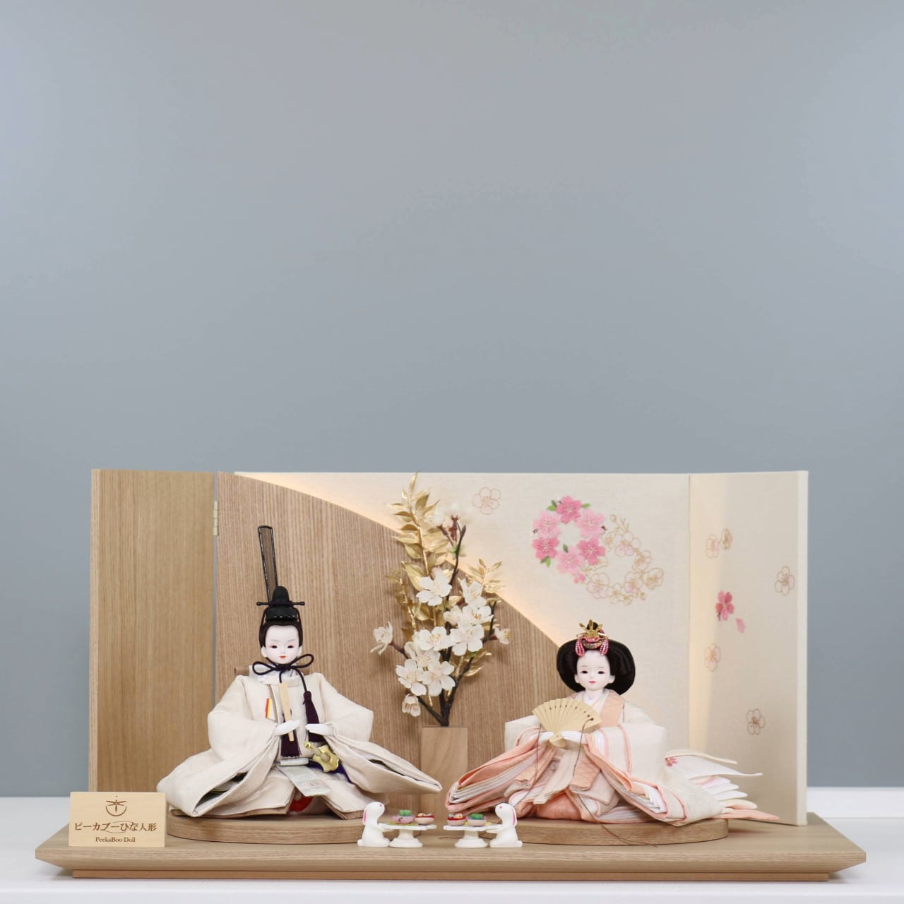 ピーカブーひな人形 ベルズキッスシリーズ 新王飾り 【花菜 手刺繍】 ひな人形|雛人形|桜|LED照明|和モダン