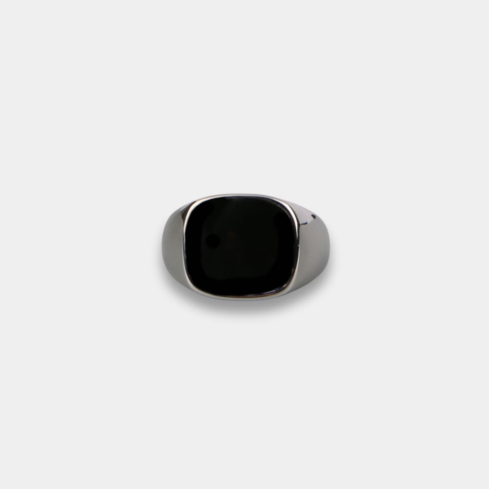 Square black ring AA01