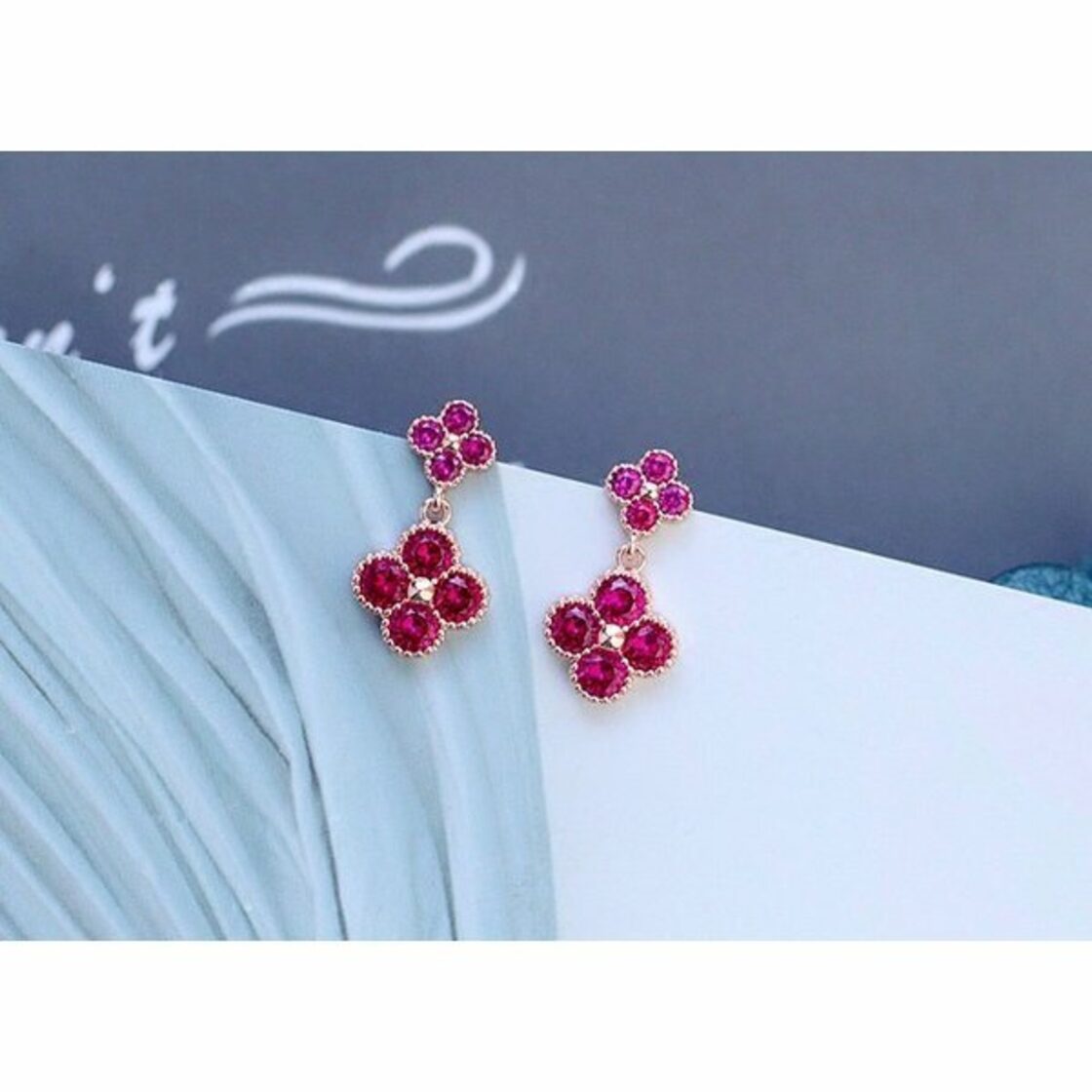 四っ葉ピアス 花ピアス ルビーピアス CZダイヤピアス ゆらゆら  