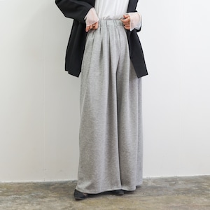 とろみタックパンツ