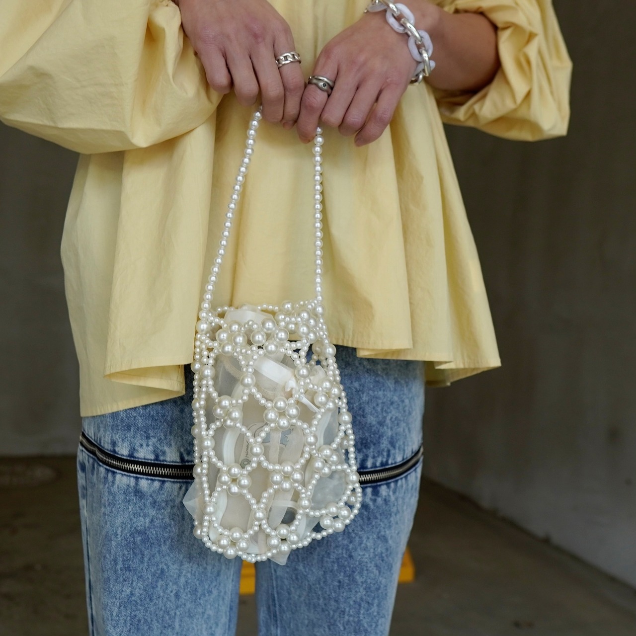 beesbag／pearl white