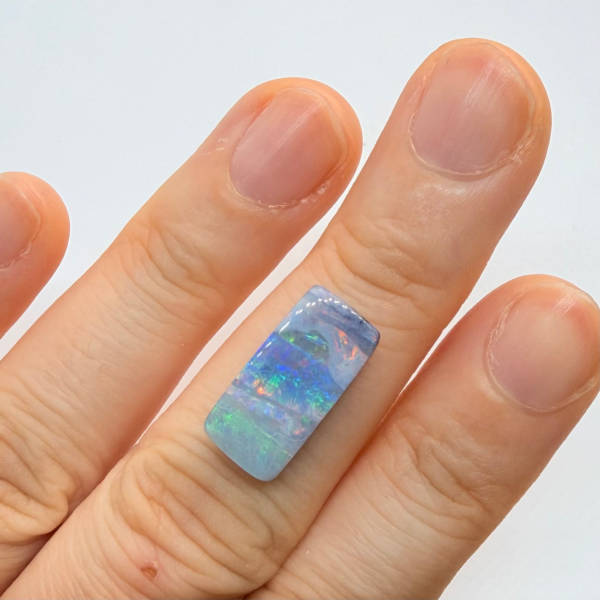 景色の見えるパーティカラーボルダーオパール