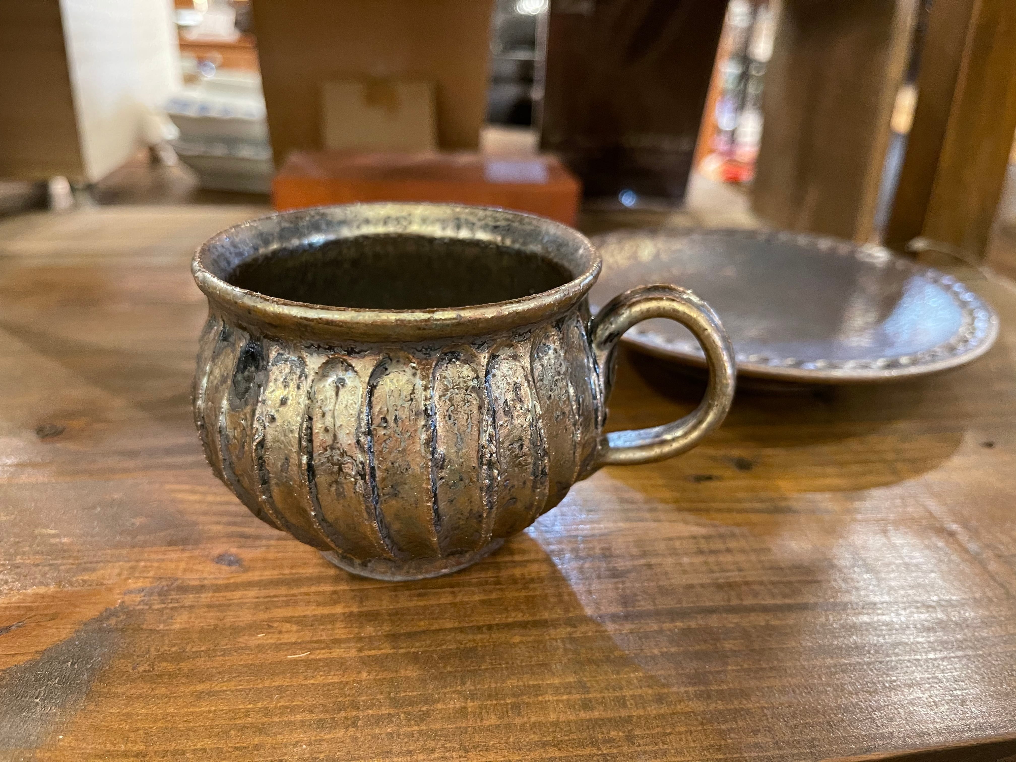 信楽焼】黒釉彫コーヒー碗皿 | 釧路の雑貨屋P-Nuts【ピーナッツ】