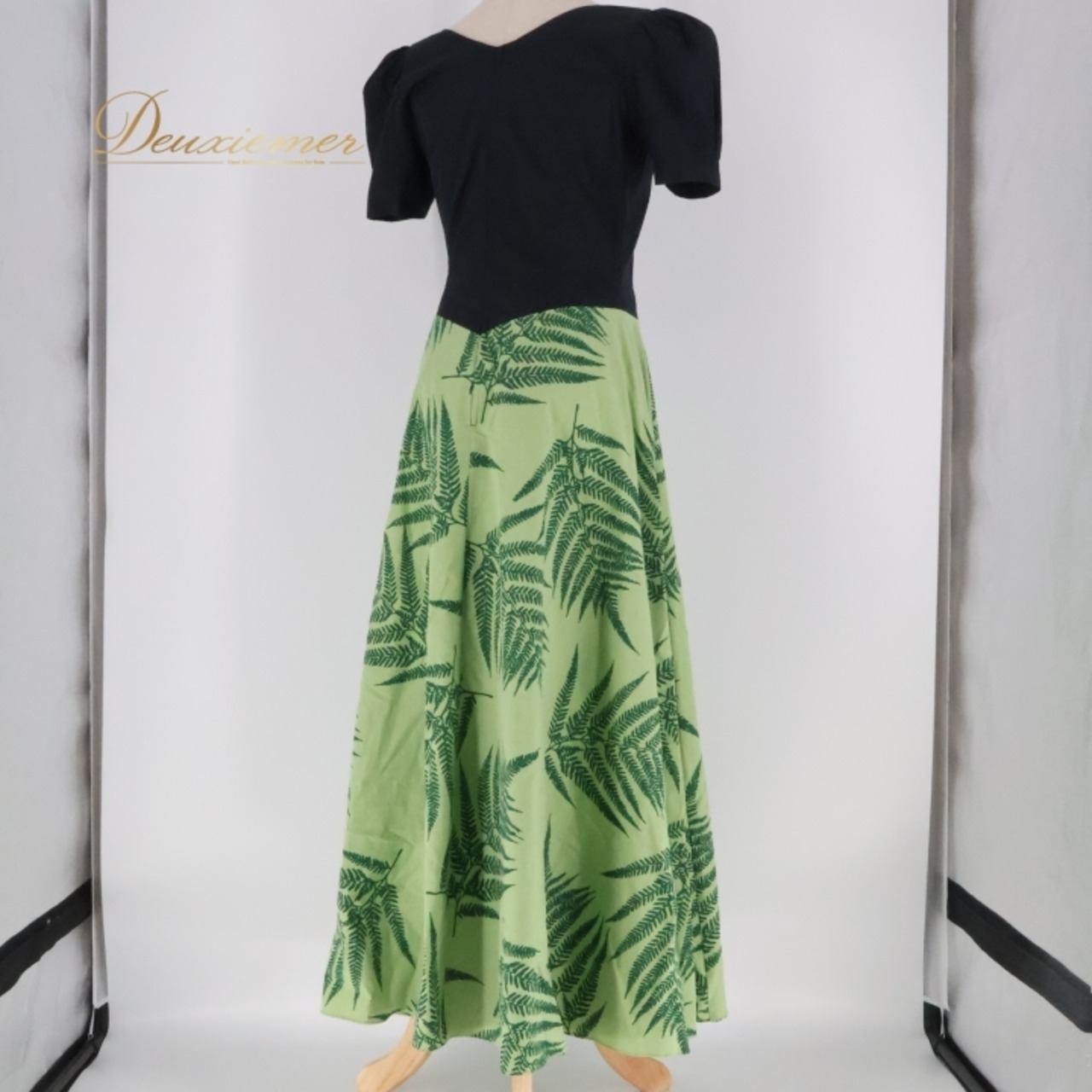 フラダンス 衣装 ワンピース ドレス メネフネプランテーション ブラック系 グリーン系 MENEHUNE PLANTETION 日本製 パフスリーブ シンプル かわいい 華やか 鮮やか 黒 緑 ハワイアン アロハ ハワイアンプリント フラ ダンス レッスン