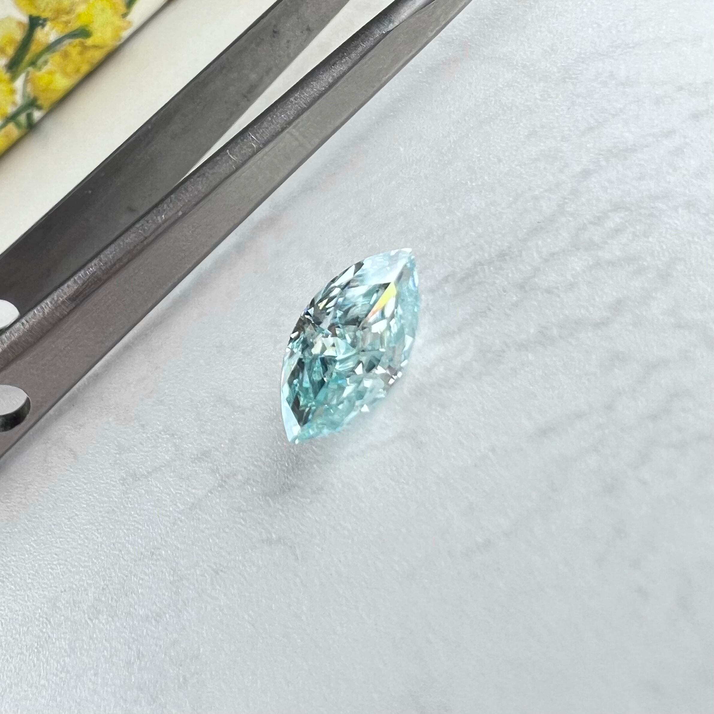 ブルーモアッサナイト マーキスカット 約1.6ct ルース