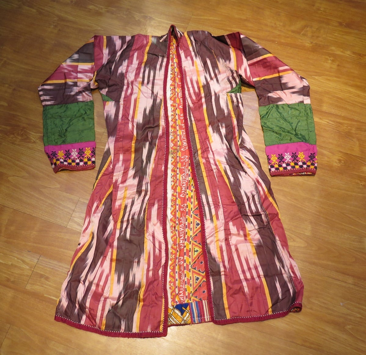 民族衣装 チャパン コート ウズベク族 ウズベギスタン アフガニスタン