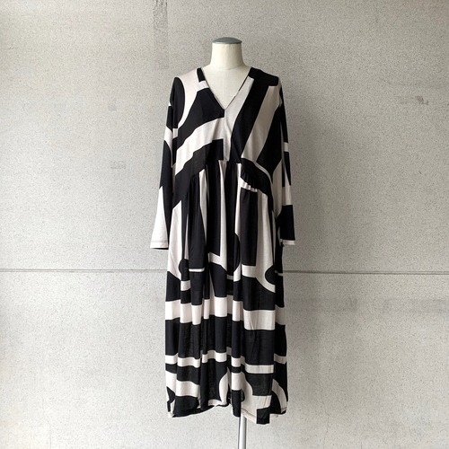 【HENRIK VIBSKOV】  Blossom Jersey Dress / Strong Woman Black and White/No.25-B