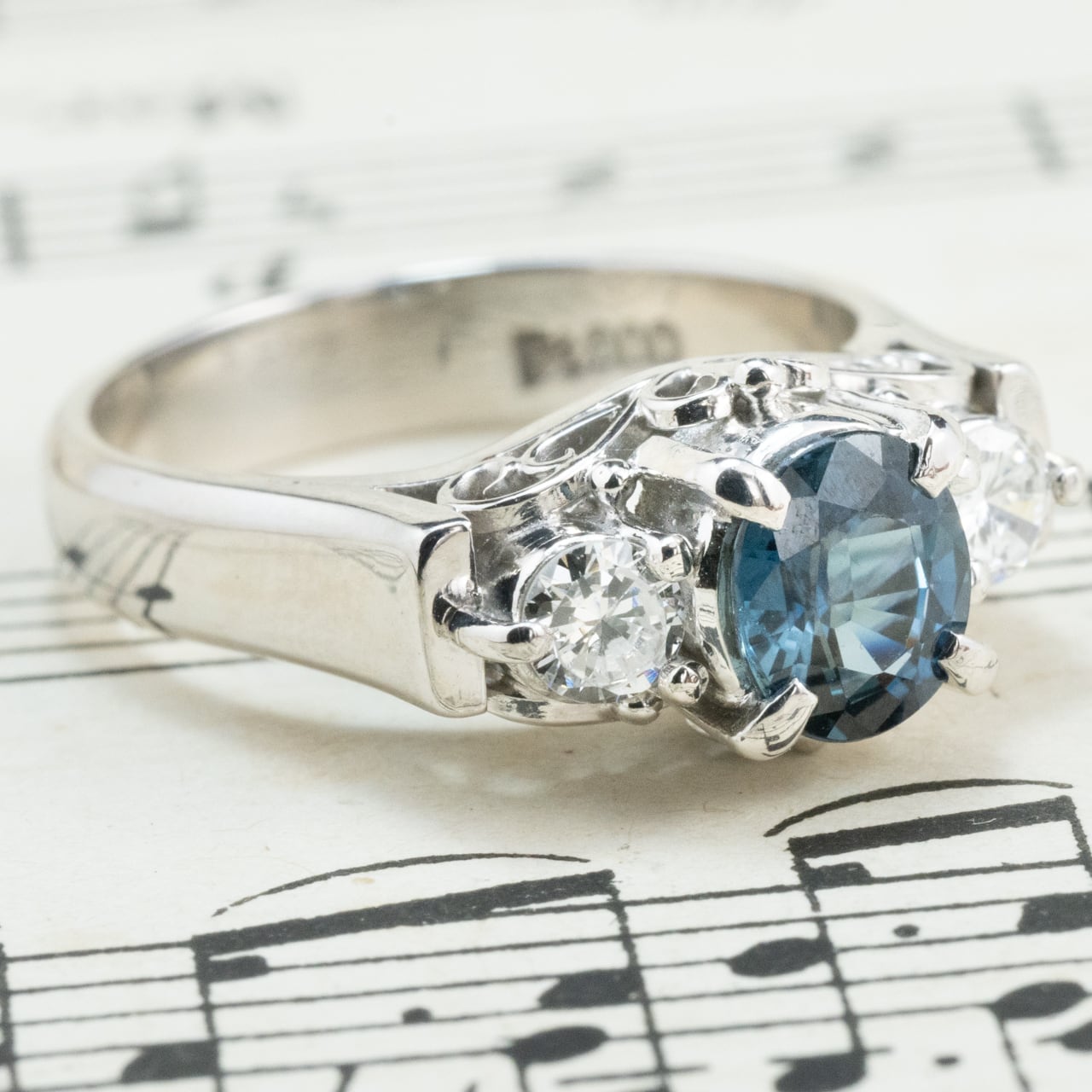 Pt900 天然サファイア 2.47ct × ダイヤモンド 昭和レトロ リング｜3