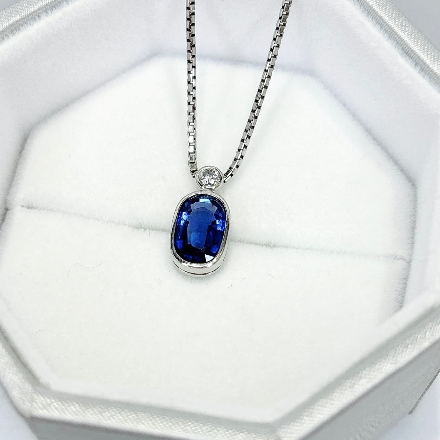 ブルーサファイア0.48ct & ダイヤモンド0.27ct PT850ネックレス