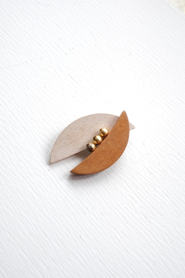 Aarikka double moon brooch - white + beige