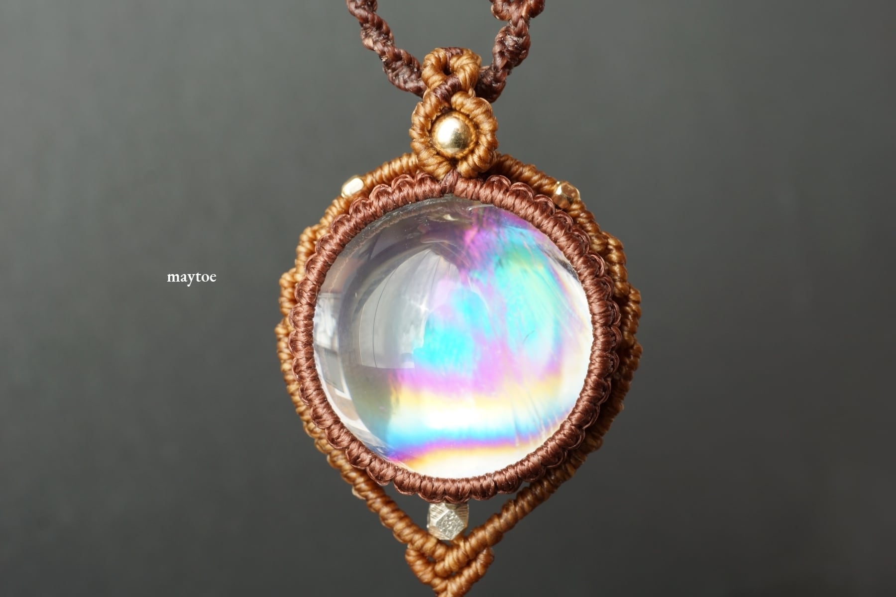 幻想的な輝き＊レインボームーンストーン（ホワイトラブラドライト）の