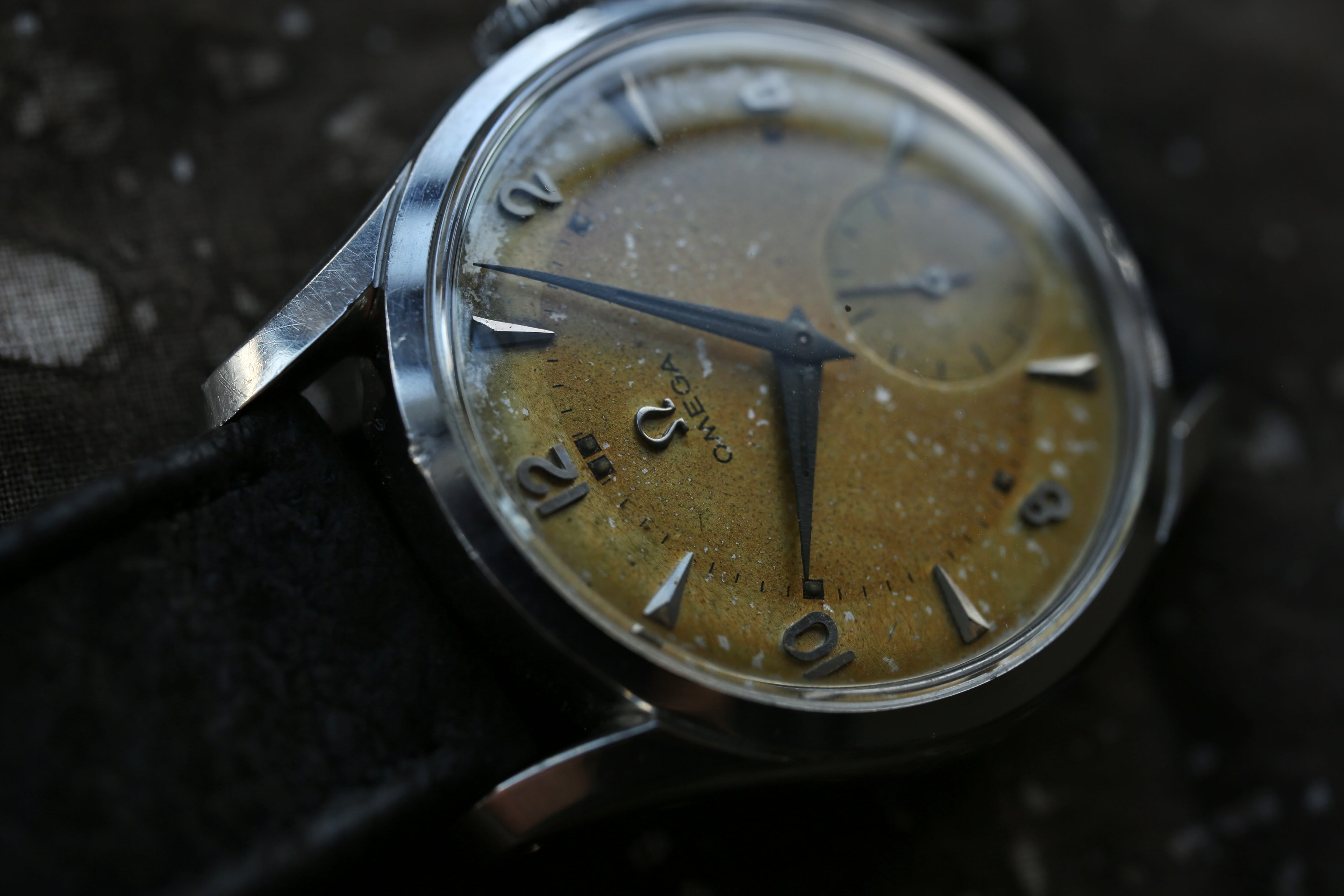 【OMEGA】 1952年製 オメガ 『30mmキャリバー』 スモールセコンド "シーマスターケース" 偶数飛びアラビア ツイステッド・ラグ 2トーンダイヤル ブラウンエイジング 手巻き / Vintagewatch / 30mmcaliber / Cal.265