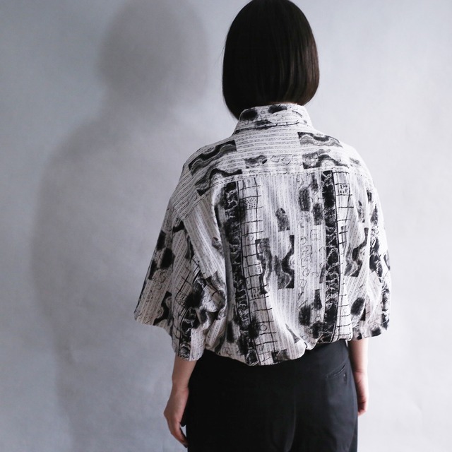 monotone art graphic pattern h/s shirt