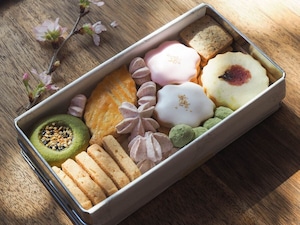 春のクッキー缶