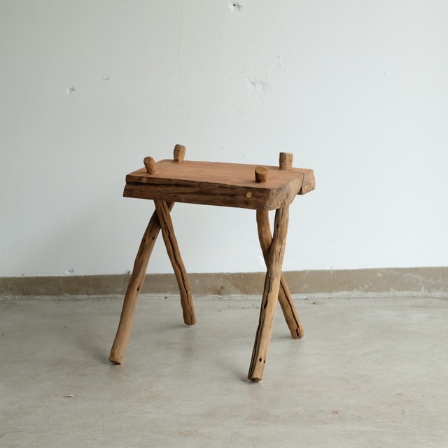 Dice Crossed leg -009