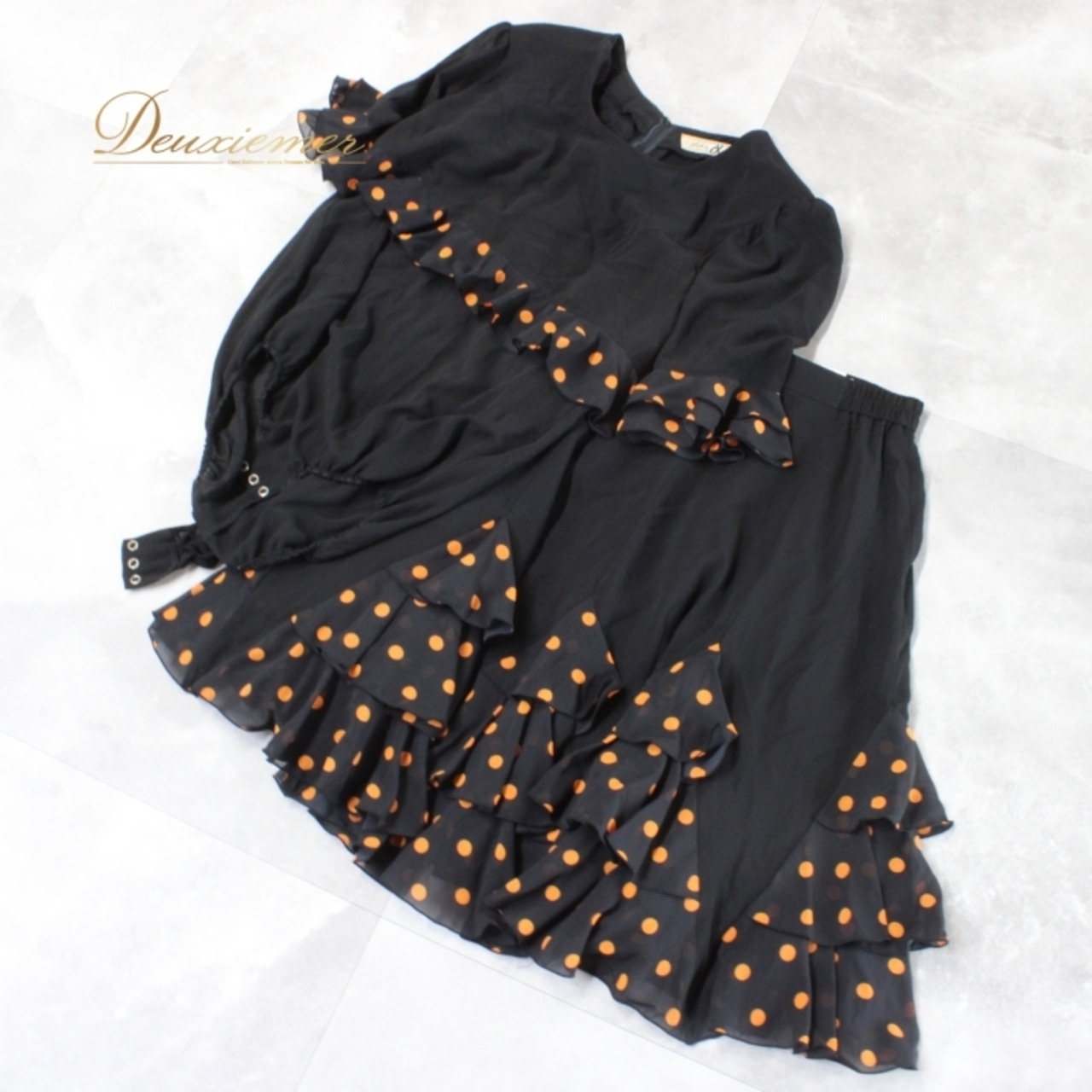 社交ダンス 衣装 スタンダード 上下セット ツーピース レッスンウェア パーティ衣装 Fashionα ファッション アルファ ブラック系 黒 オレンジ系 レトロ ドット柄 セットアップ トップス スカート フェミニン カジュアル おしゃれ 旅行用 ダンスウェア 機能性 ストレッチ モダン 社交 パーティーコスチューム デザイン 複数サイズ対応 柔らかい 使いやすい スタイリッシュ 目を引く キュート 軽やか
