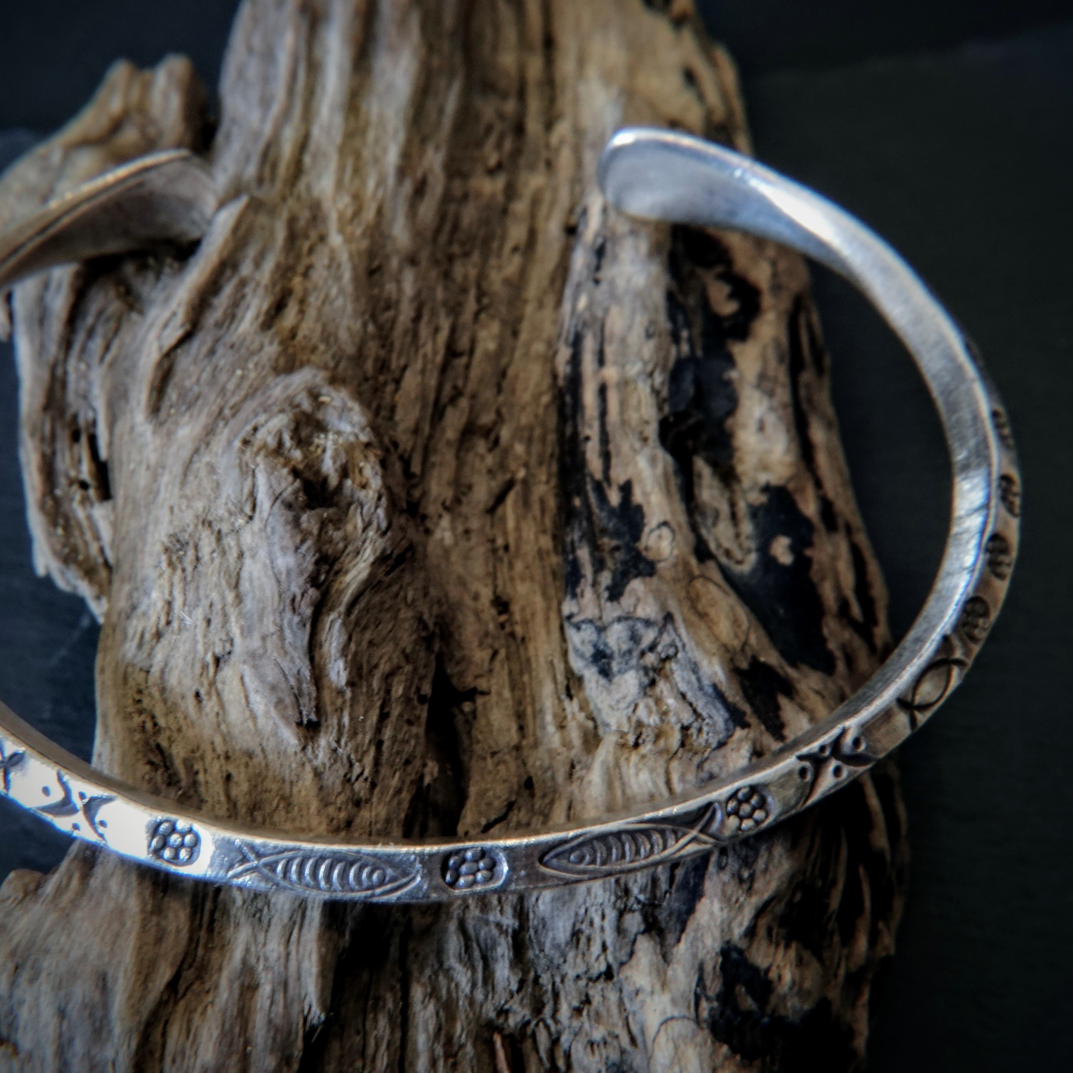 Ridge Bangle | カレンシルバー バングル | Orbit8