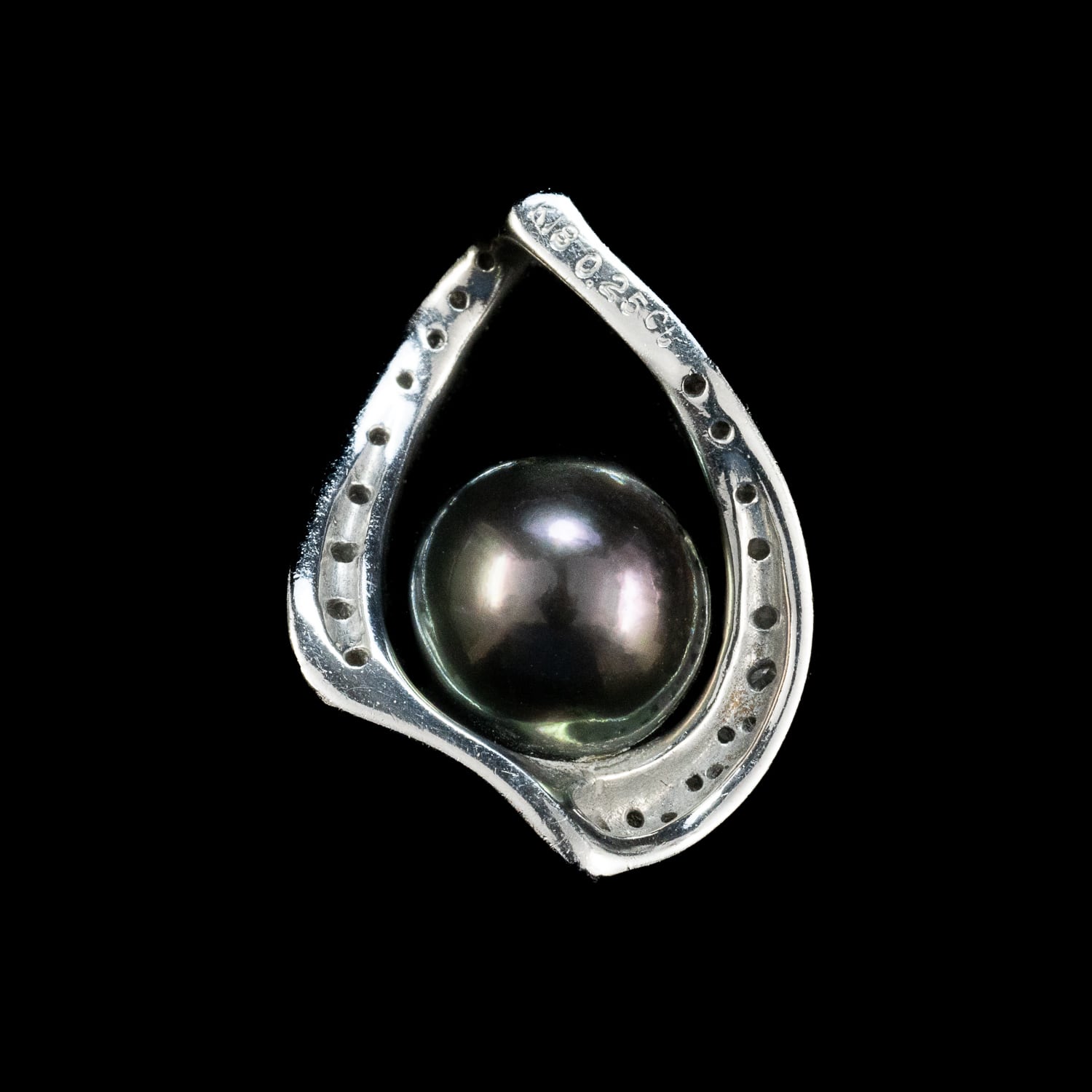 K18WG 黒蝶真珠 ピーコックカラー ダイヤモンド 0.25ct 4.0g 9.0mm珠