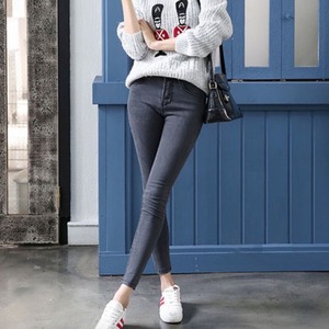 ボトムス パンツ デート デニムパンツ スリム タイト 細身 デニム かわいい 大人可愛い きれいめ シンプル カジュアル 大人 上品 おしゃれ お洒落 主役級 存在感 無地 春 夏 秋 冬 オールシーズン シーズンレス 10代 20代 レディース 女性用 OL 学生 デート お出かけ 公園デビュー 女子会 お泊まり 休日 旅行 着回し 普段使い ファッション コーデ 楽ちん トレンド 流行 インスタ映え 黒 ブラック 灰色 グレー