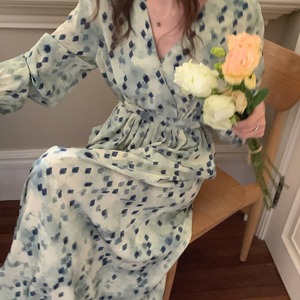 ワンピース レディース 送料無料 フレアワンピース フレア カシュクールワンピース ロング丈 マキシ丈 マキシワンピース Vネック サープリスネック 長袖 パフスリーブ プルオーバー バックリボンが サイドポケット ポケット付き ダイヤ柄 ひし形 柄物 フリーサイズ ゆったり ゆる 楽ちん リラックス ハイウエスト 体型カバー 脚長 二の腕カバー くびれ 細見え 大人可愛い エレガント 上品 おしゃれ お洒落 ラフ 大人女子 春服 夏服 普段使い おでかけ デート 休日 女子会 20代 30代 40代