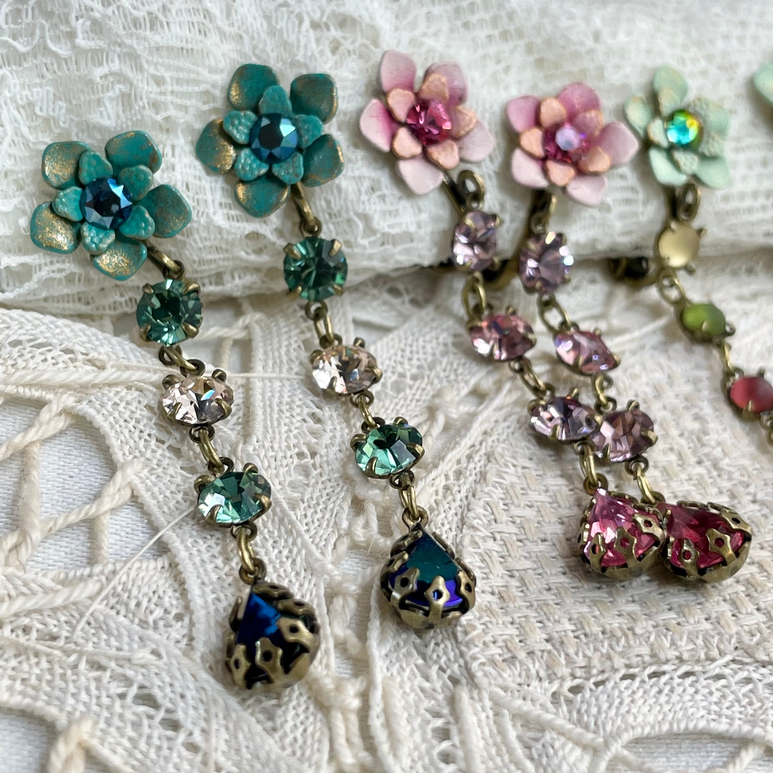 Michal Negrin ミハエルネグリン ゆらゆら 花と4連ビジュー イヤリング