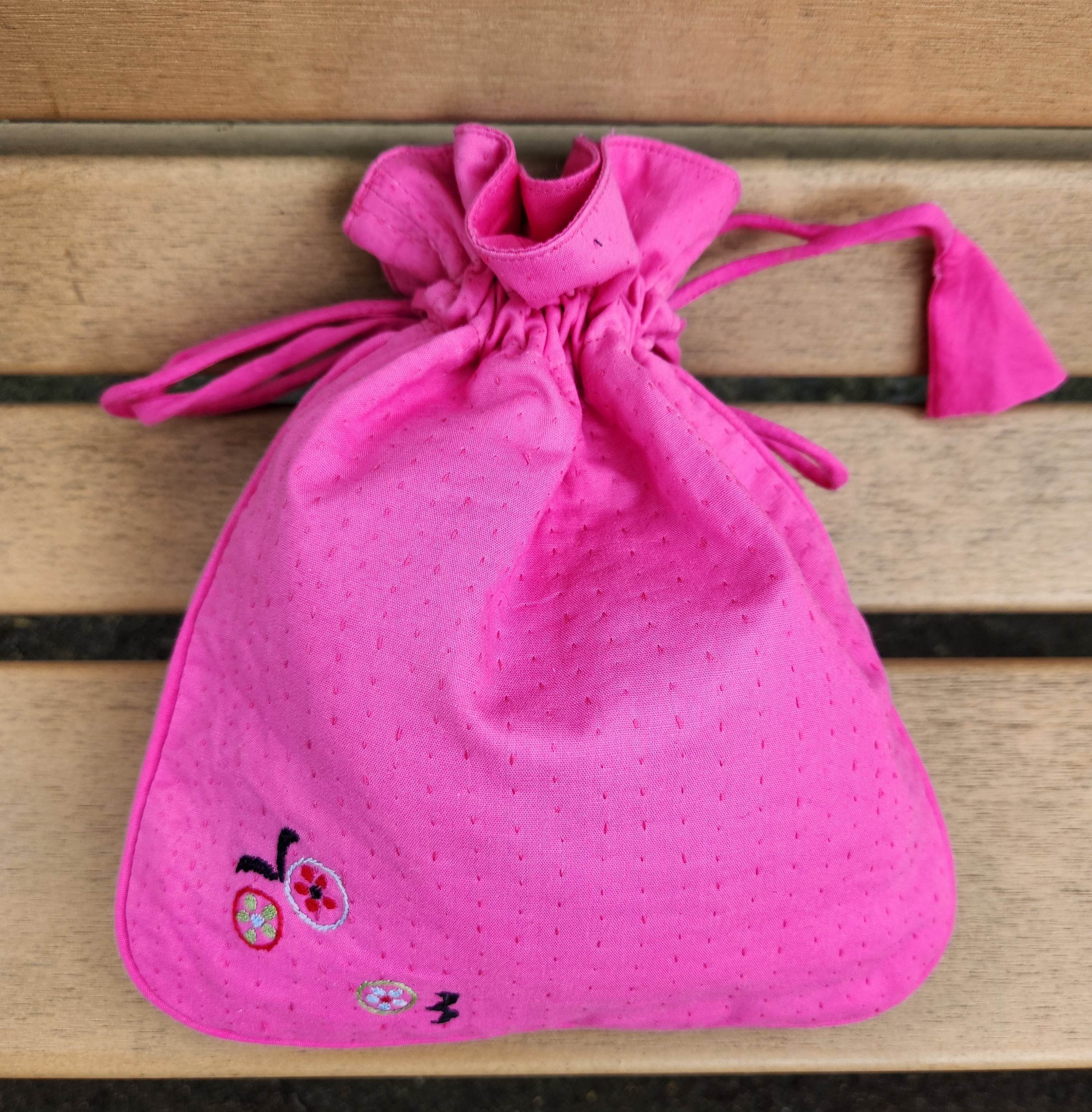 手刺繍巾着 鳥 ピンク | コポトッコ・バングラデシュ