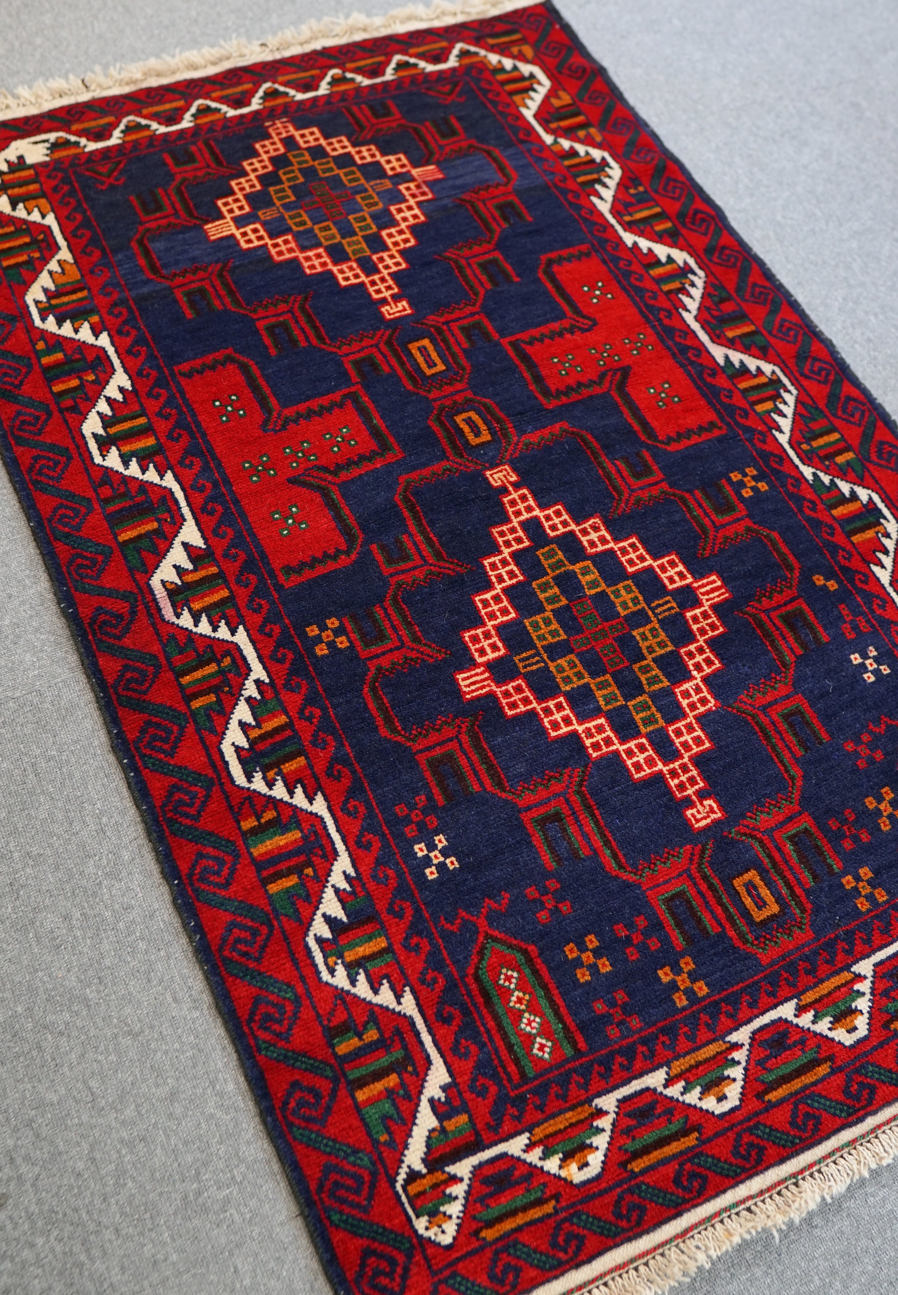 新着 アフガニスタン手織り絨毯 バルーチ族絨毯 size:148×82cm ラグ