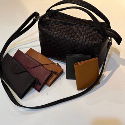 ブラックのみ再入荷しました、貴重品です。