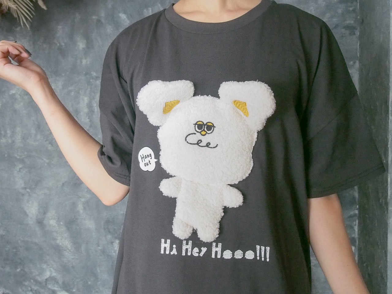 飛び出してきそうなワクワク感。もっこもこ Hoooさん 立体刺繍 Tシャツ - 3