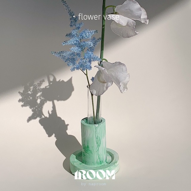 flower vase / light green