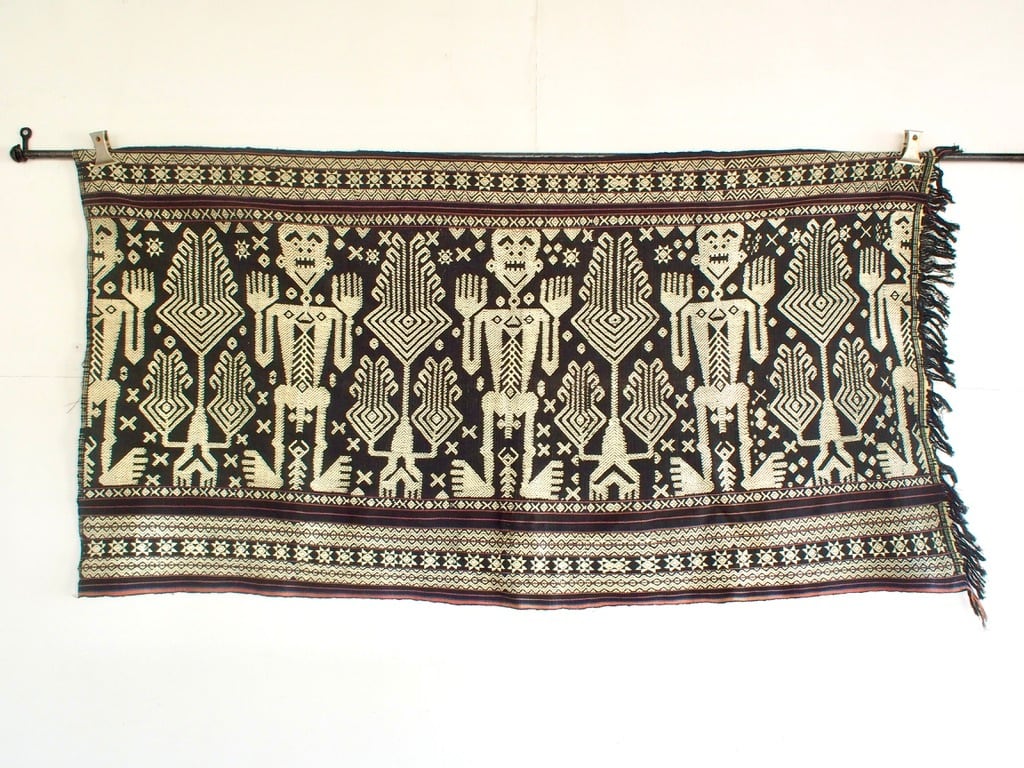 INDONESIA - SUMBA FLOATING FABLIC (PAHIKUNG) / B