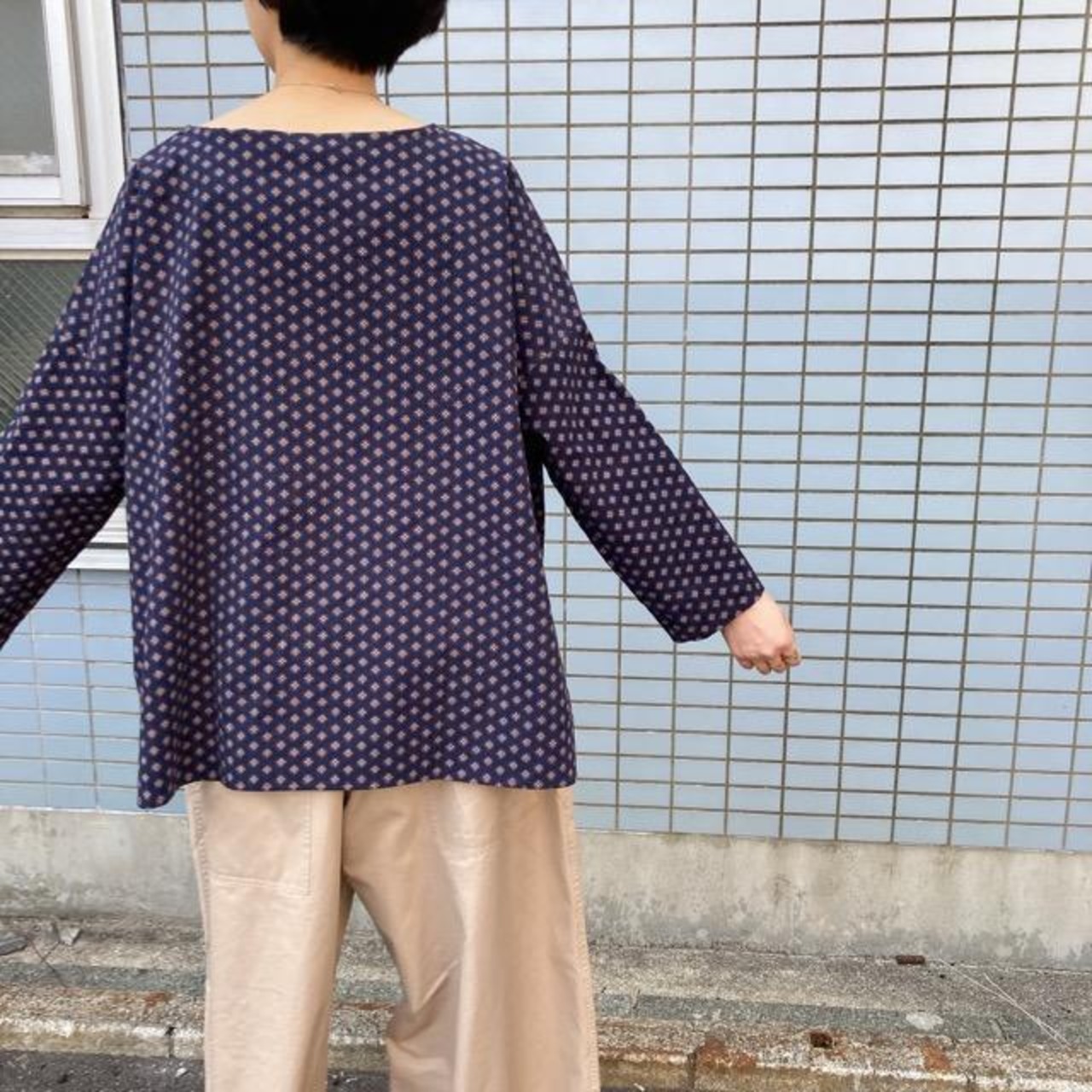 ICHI（イチ）　小紋柄ブラウス　ネイビー