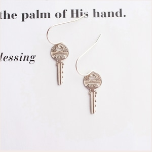 CLASSIC - EARRINGS: KEY silver L (ピアス・イヤリング）