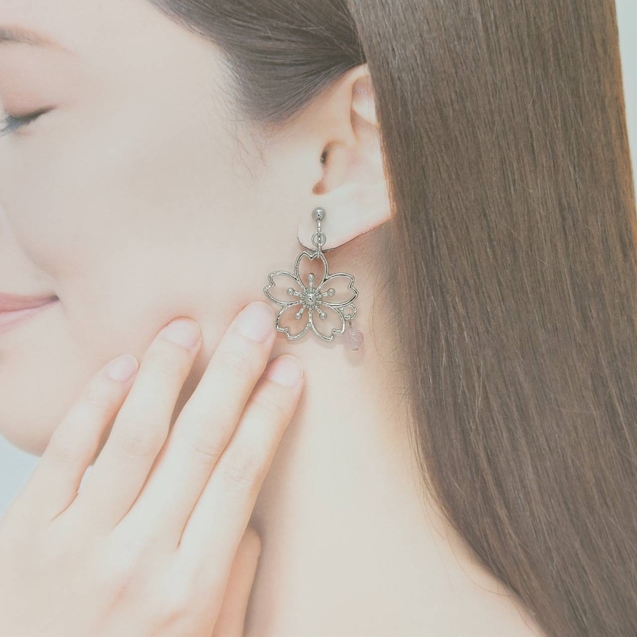 桜のイヤリング | Shihingjewelry Blue-Bell