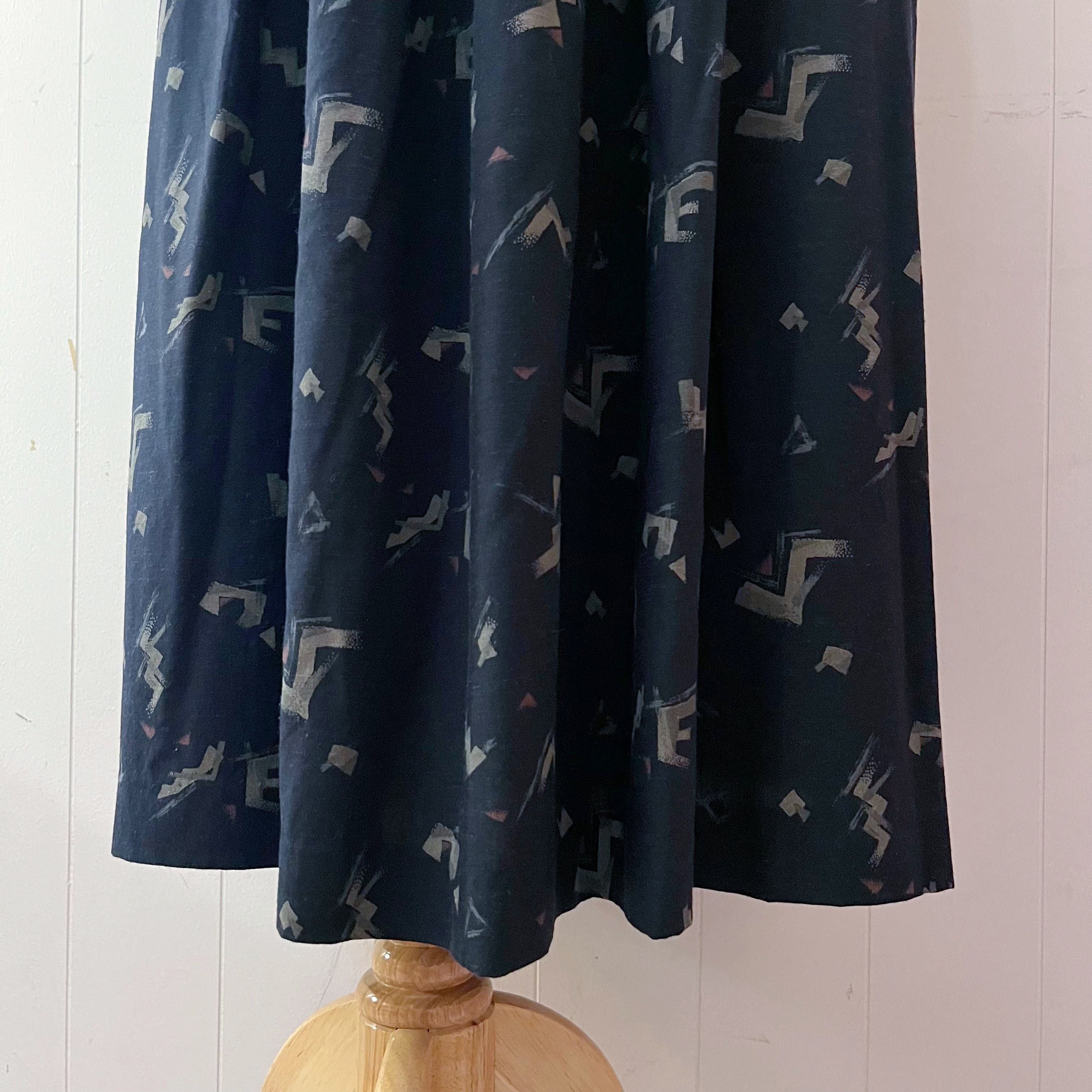 geometric pattern tuck skirt