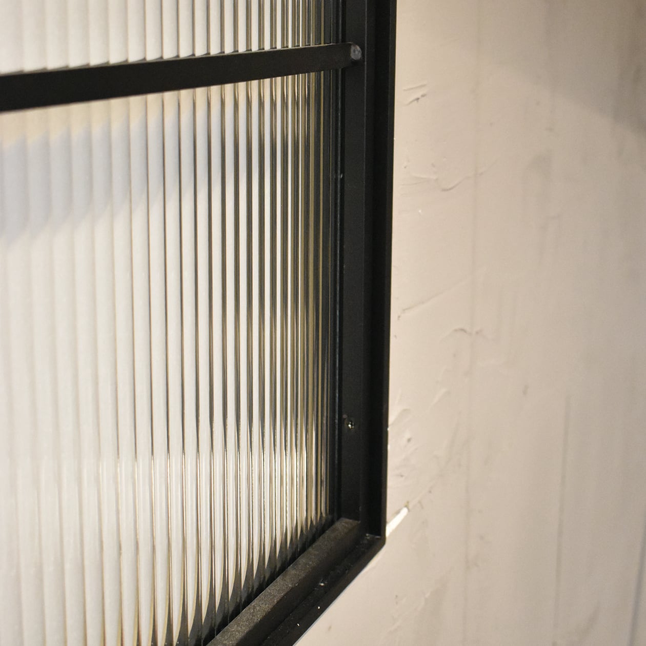 ムク 突き出し室内窓 【W-MUK2057】 サンドブラック塗装 フレームのみ