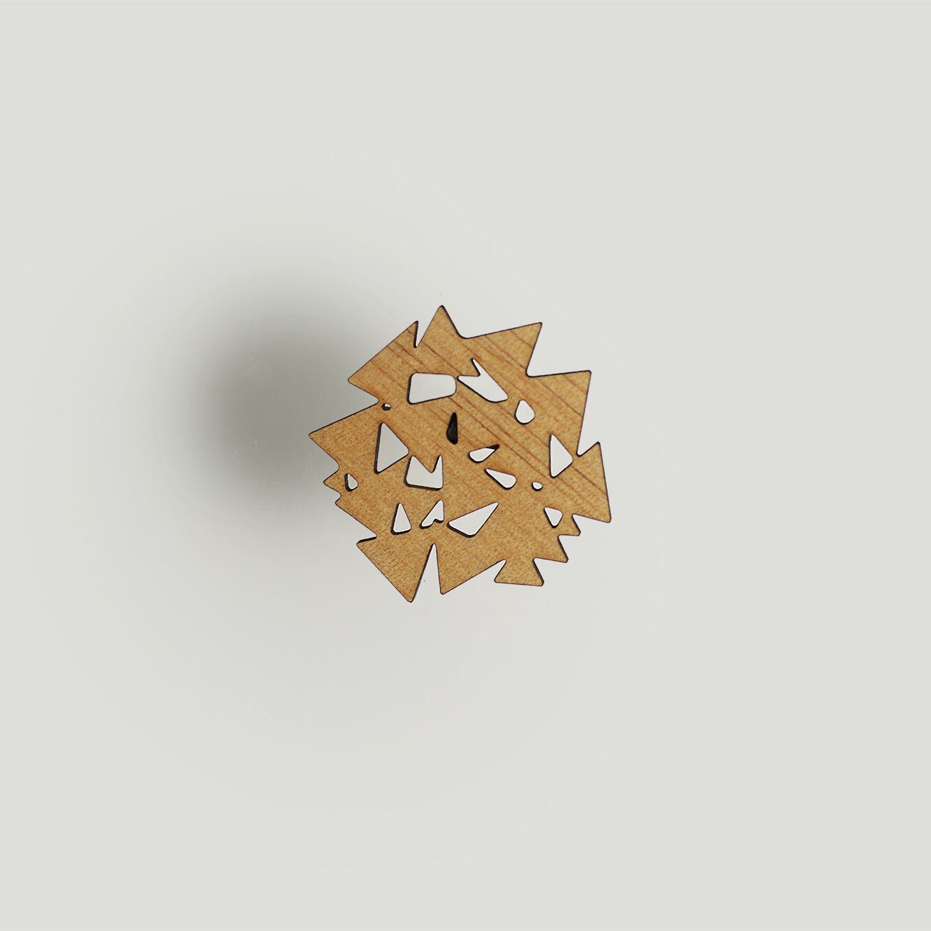 brooch sankaku M / さんかくブローチ Mサイズ | Sukima.