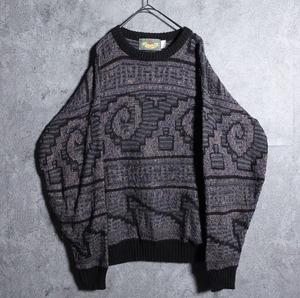 Multicolor geometric pattern design knit