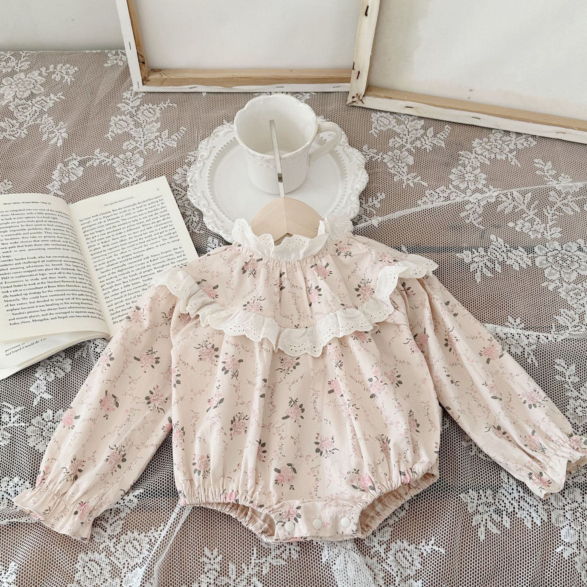 【BABY】韓国風 レース花柄長袖ロンパース