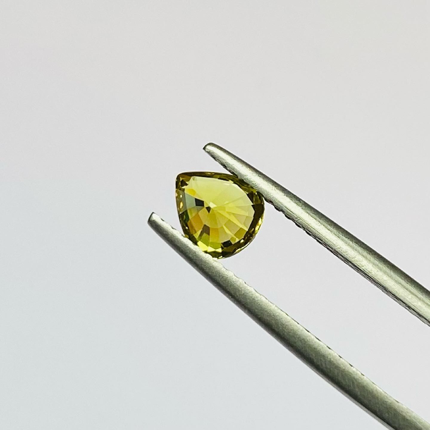 キラキラネオンカラーのマリガーネット