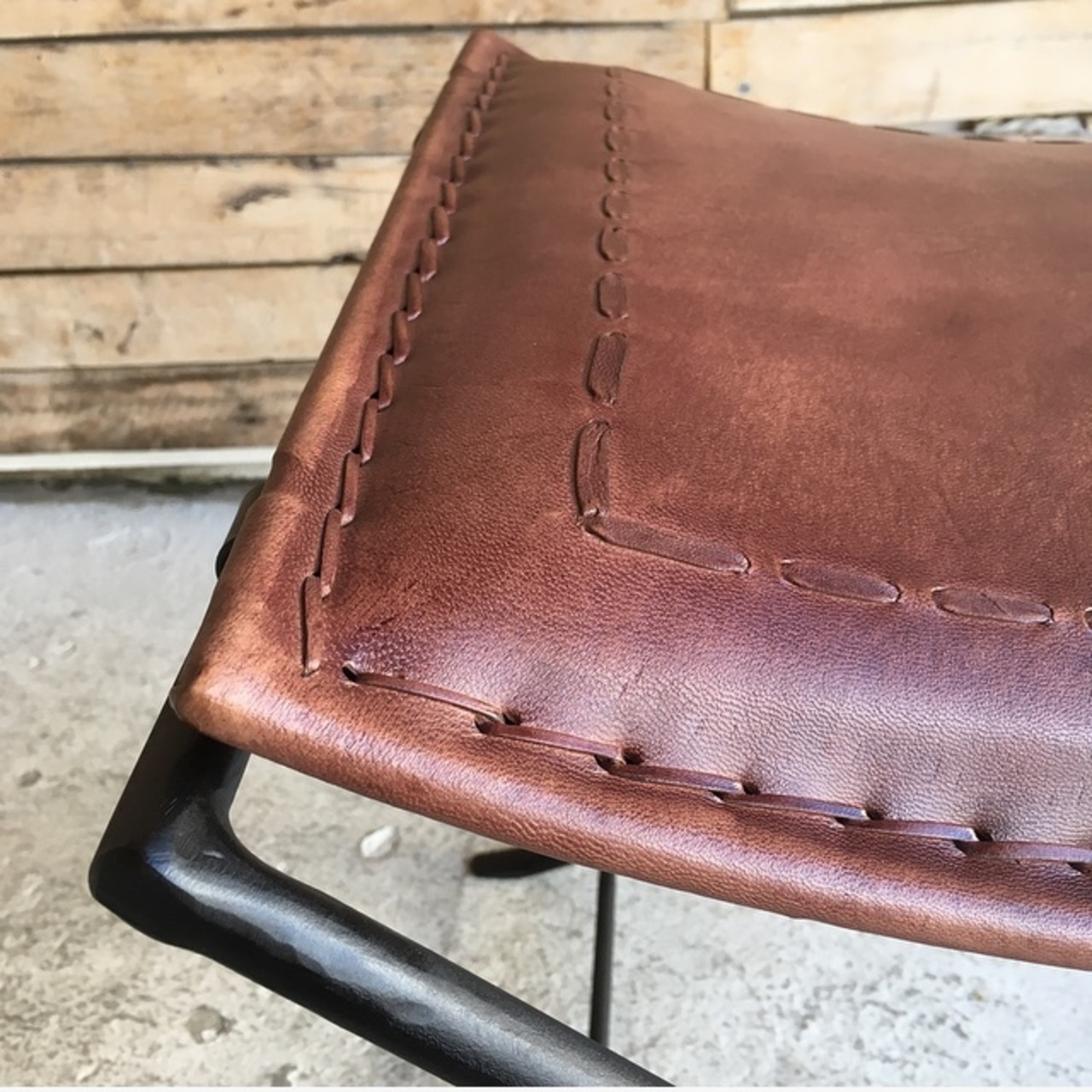 India Goat leather and iron folding stool Dark brown　インド　ゴートレザーアイアンフォールディングスツール　ダークブラウン　イス　山羊革　折りたたみ
