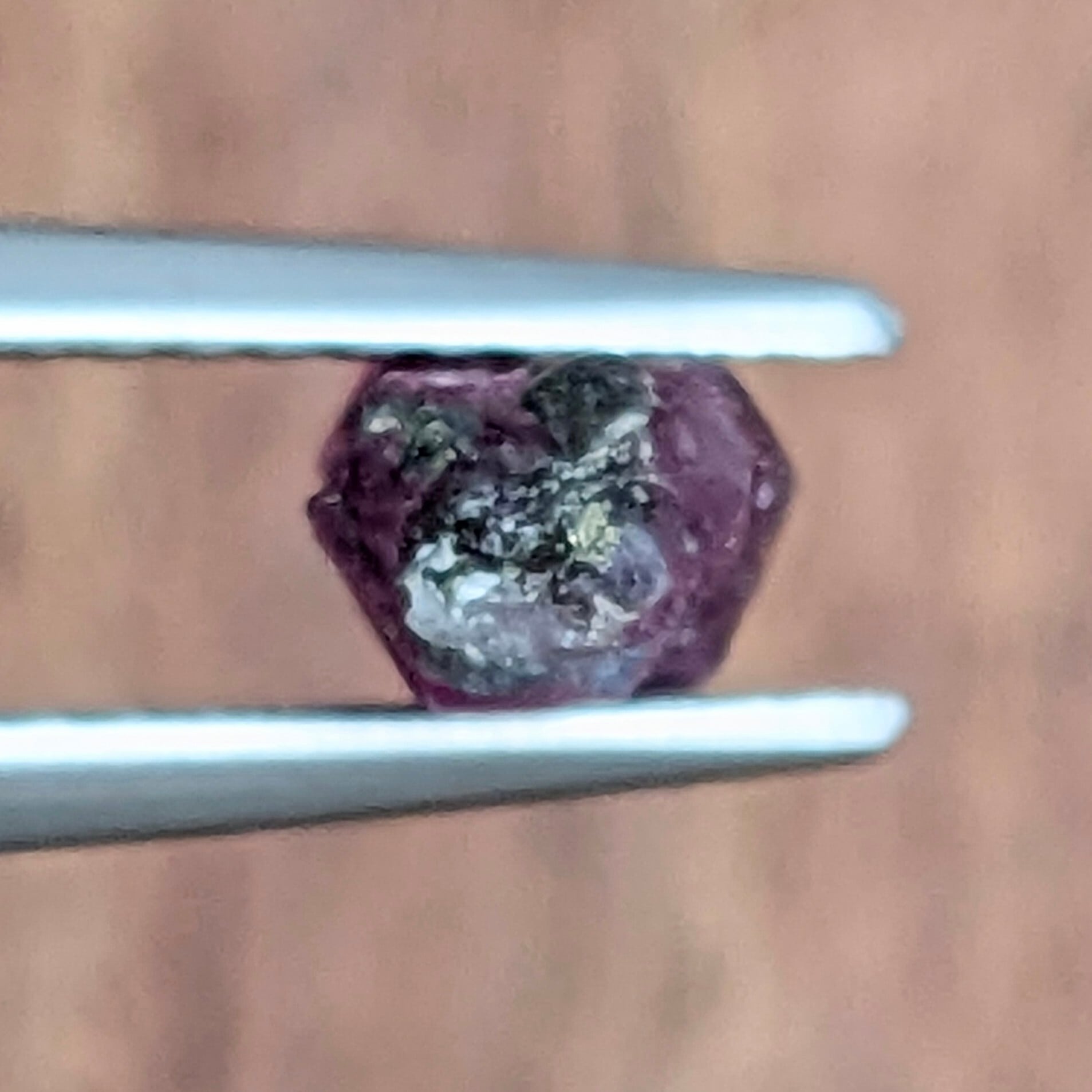 ルビー原石 ミャンマー・モゴック産【2.11ct】PRO207290 | Gem's