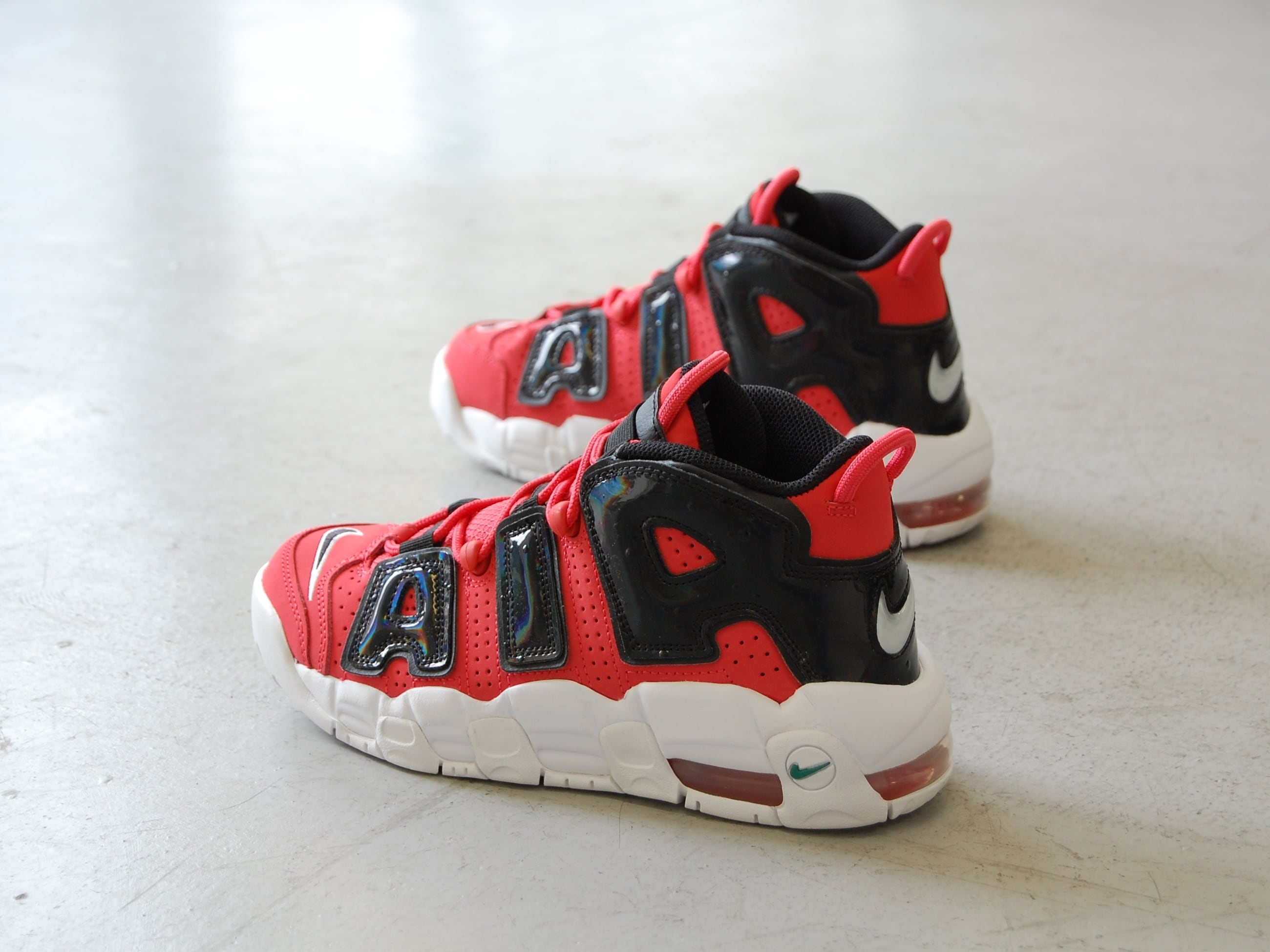 【ナイキ】エア モア アップテンポ “I Got Next” ロブスター NIKE Air More Uptempo GS Lobster/Black/White ナイキ エア