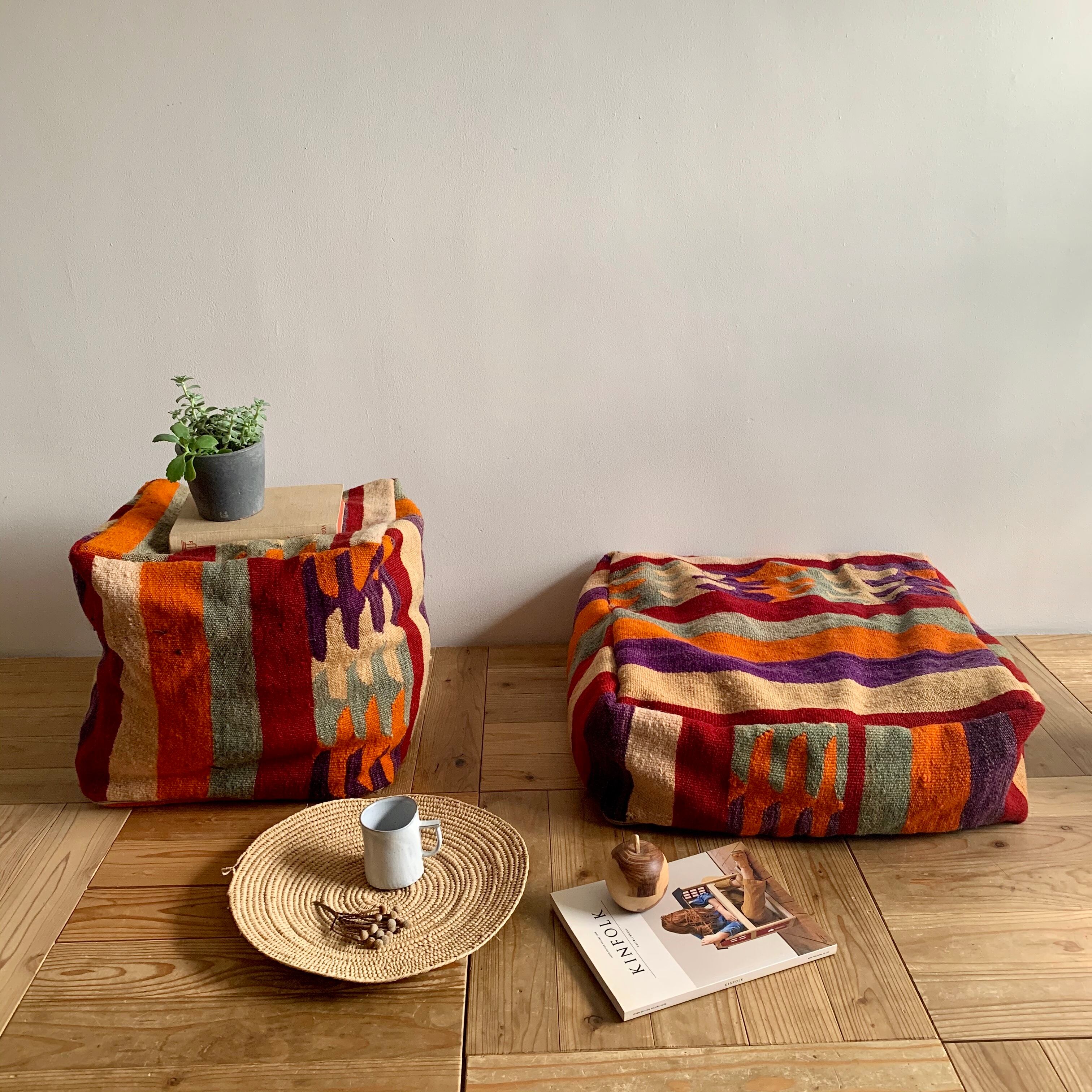 モロッコ　オールドラグ　フロアクッション　プフ オールドラグをリメイクしたプフ | モロッコの暮らしと手しごと